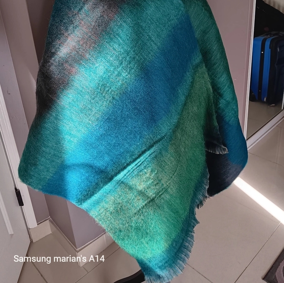 Alpaca blend Shaw , handwoven on Loom in Ecuador - Picture 6 of 7